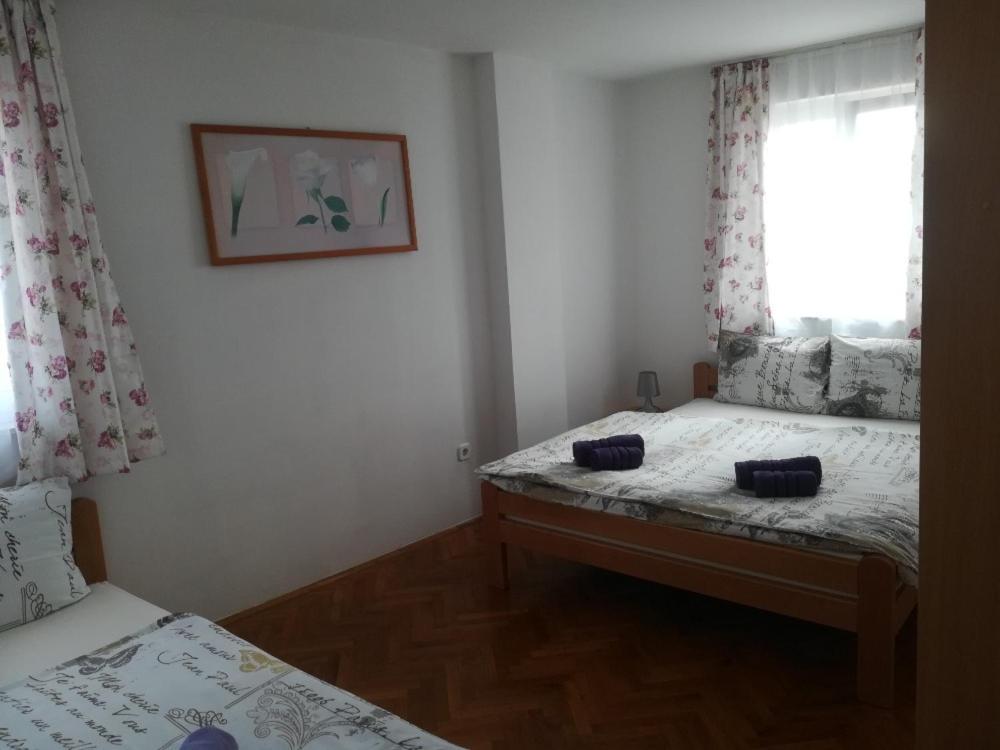 Apartment And Rooms Sidro Petrcane Bagian luar foto