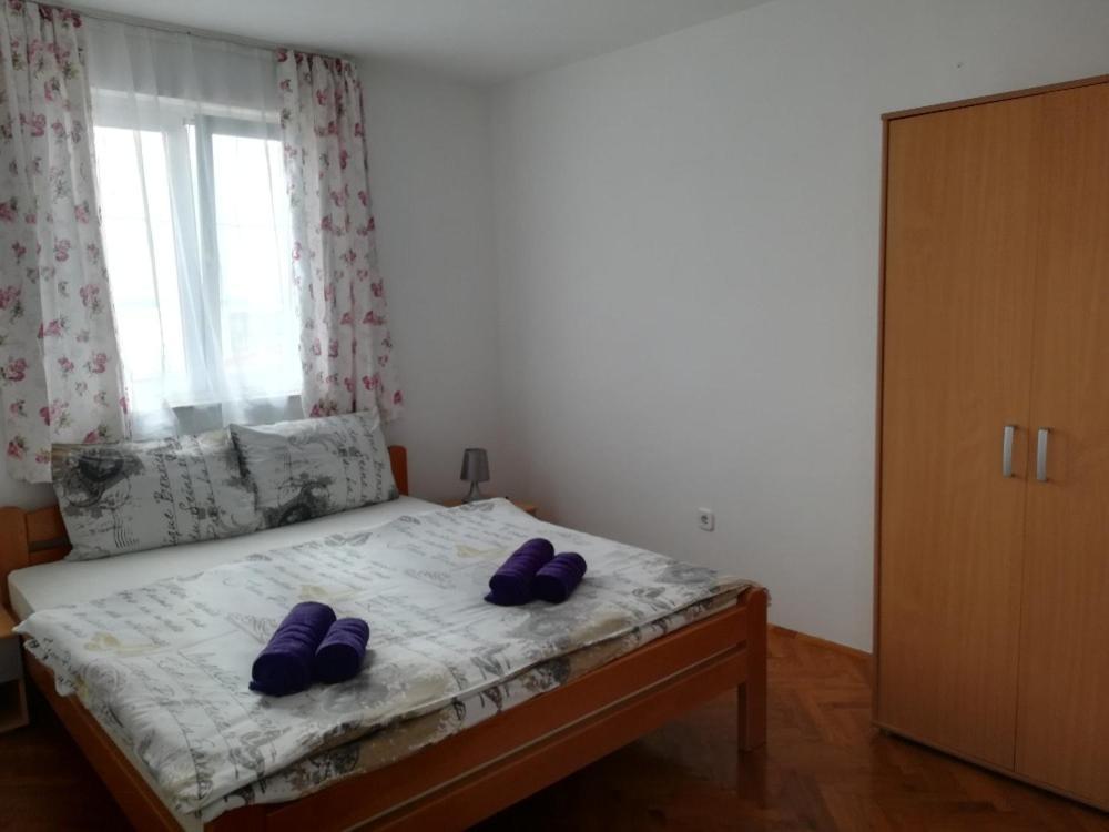 Apartment And Rooms Sidro Petrcane Bagian luar foto