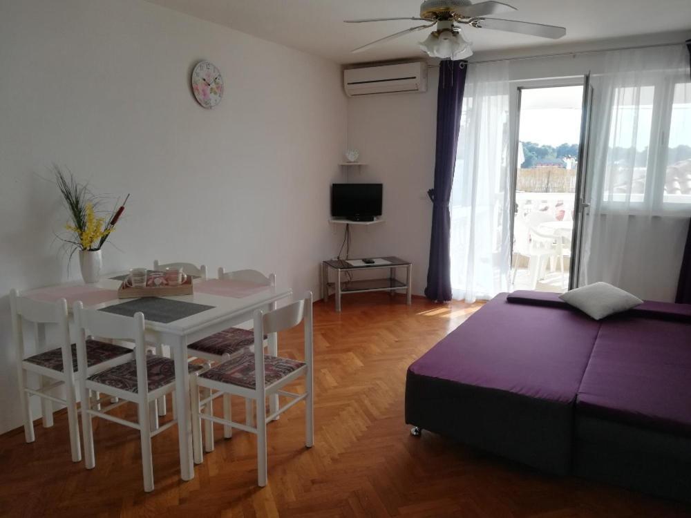 Apartment And Rooms Sidro Petrcane Bagian luar foto