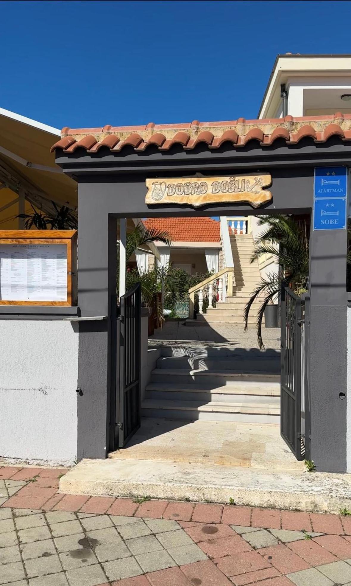 Apartment And Rooms Sidro Petrcane Bagian luar foto